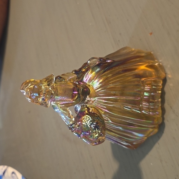 Wheaton 1940's Carnival Glass Peasant Girl iridescent - Picture 1 of 4